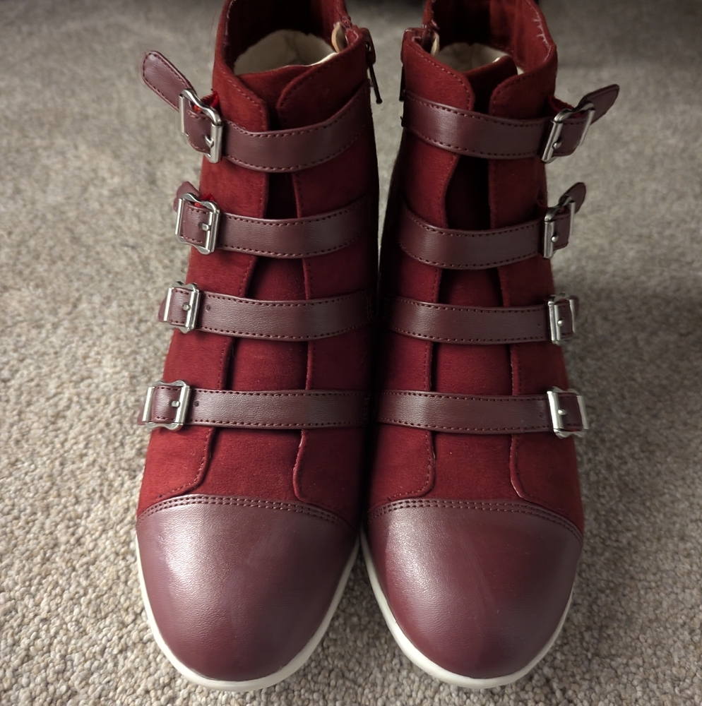 Beautiful Suede Maroon Boots Like New
